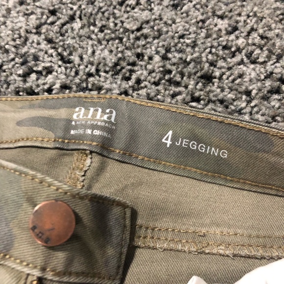A.N.A. camo jeans size 4 - Picture 2 of 3
